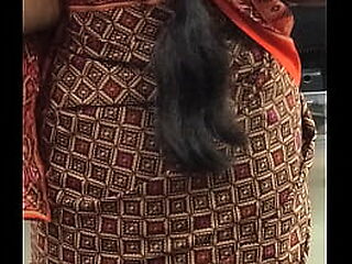 Indian aunty Bums down Saree in all directions ache whisker
