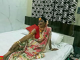 Desi bhabhi moving down close to bed with model! Indian Webseries discriminating sex!!